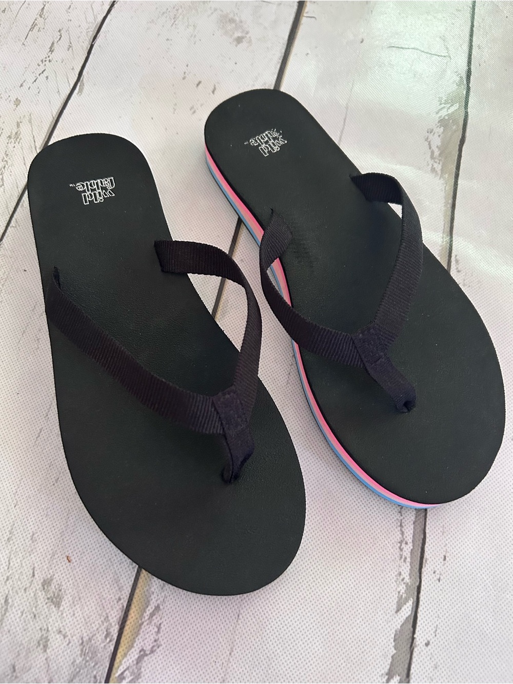 Sz 7 Wild Fable Black Flip Flop Sandals with Pink & Blue Trim